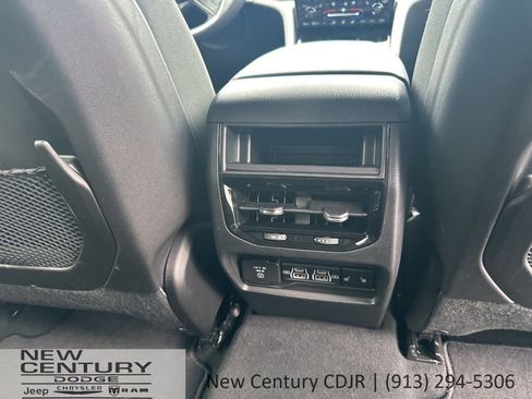 Used 2025 Jeep Grand Cherokee Limited w/ Luxury Tech Group II AWD/4WD image 17