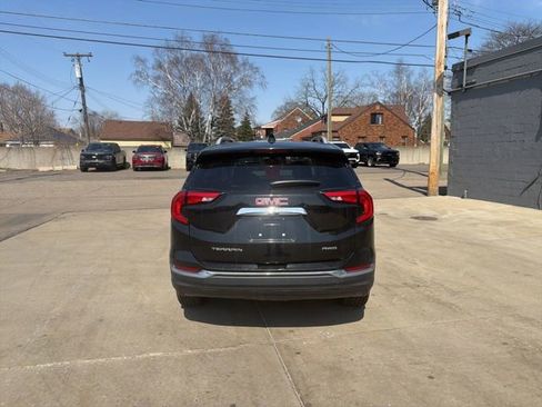 Used 2021 GMC Terrain SLT w/ Infotainment Package II image 2