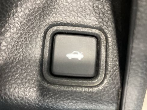 Used 2019 Honda Accord Sport image 12