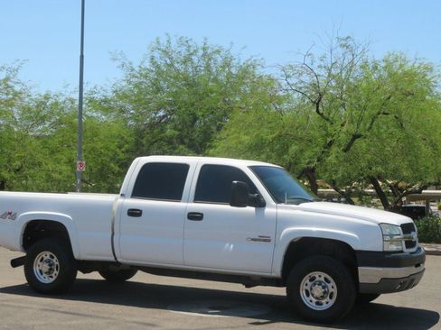Used 2004 Chevrolet Silverado 2500 LS w/ Skid Plate Package AWD/4WD image 4