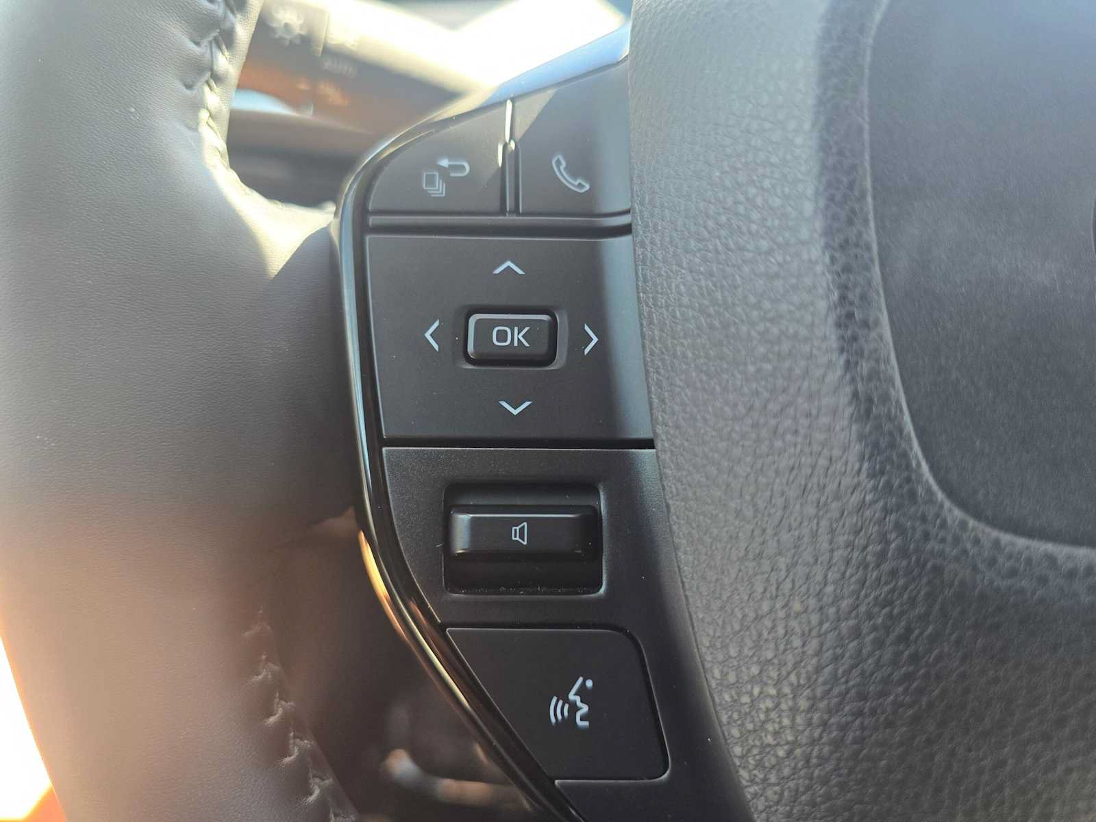 Used 2026 Toyota Prius XLE AWD/4WD image 33