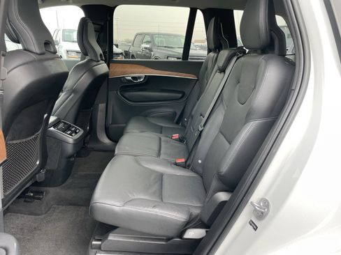 Used 2023 Volvo XC90 B5 Plus image 8