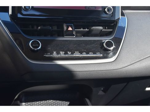 Used 2020 Toyota Corolla LE image 32