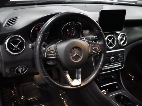 Used 2019 Mercedes-Benz GLA 250 w/ Convenience Package image 10