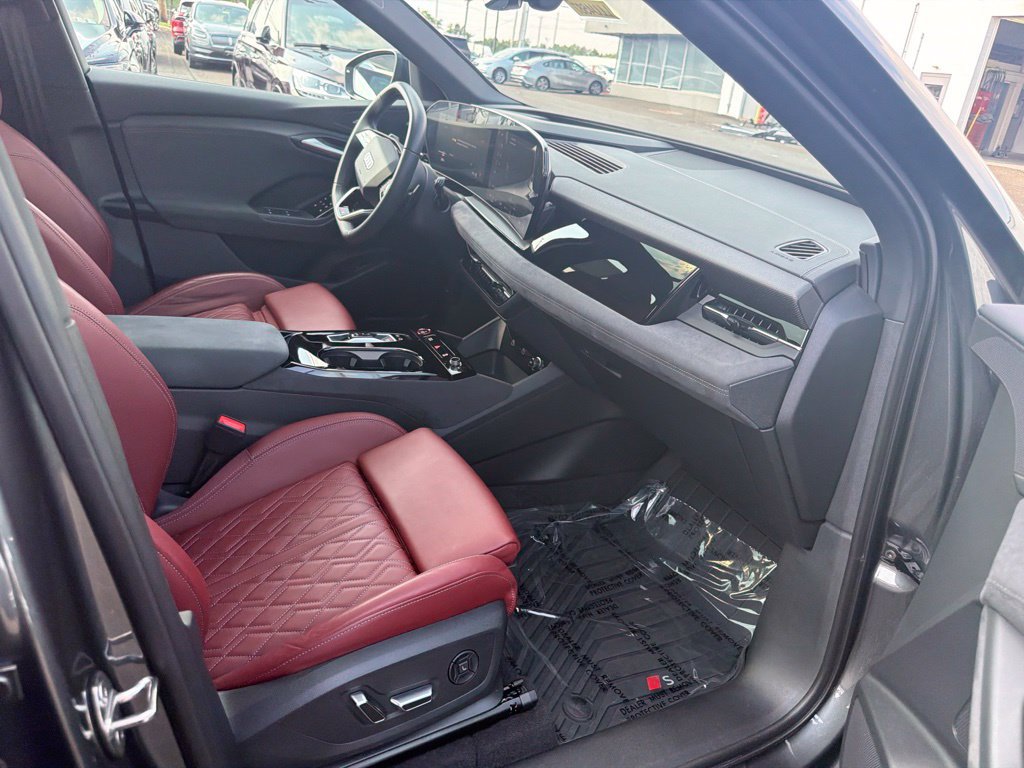 Used 2025 Audi SQ6 e-tron Premium Plus w/ Premium Plus AWD/4WD image 15