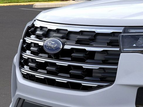 Used 2026 Ford Explorer Active w/ Active Comfort Package AWD/4WD image 17