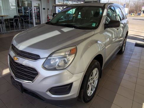 Used 2017 Chevrolet Equinox LS image 2