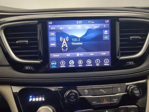 Used 2018 Chrysler Pacifica Limited FWD image 25