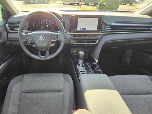 Used 2025 Toyota Camry LE w/ Convenience Package image 18