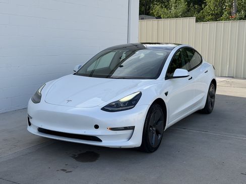 Used 2022 Tesla Model 3 Long Range AWD/4WD image 9