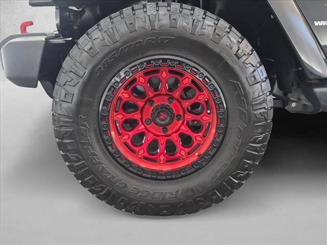 Used 2018 Jeep Wrangler Sahara w/ Connectivity Group AWD/4WD image 26