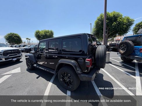 Used 2025 Jeep Wrangler Unlimited Sahara AWD/4WD image 3