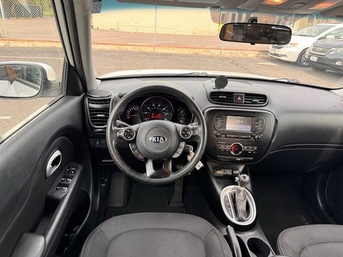 Used 2017 Kia Soul + FWD image 14