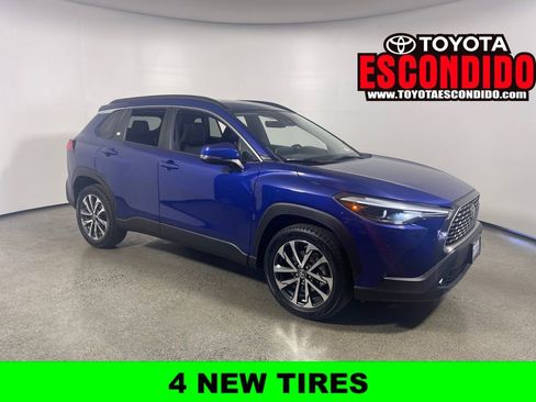 Certified 2022 Toyota Corolla Cross XLE image 1