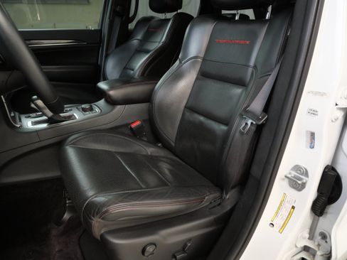 Used 2018 Jeep Grand Cherokee Trailhawk w/ Trailhawk Luxury Group AWD/4WD image 3