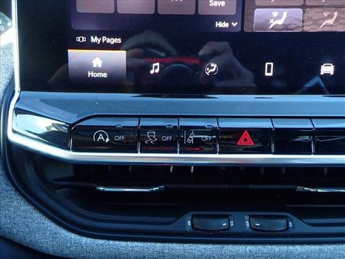 Used 2024 Jeep Compass Latitude image 16