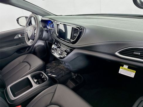 New 2026 Chrysler Pacifica Select w/ S Appearance Package image 22