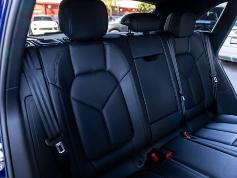 Certified 2026 Porsche Macan S AWD/4WD image 33
