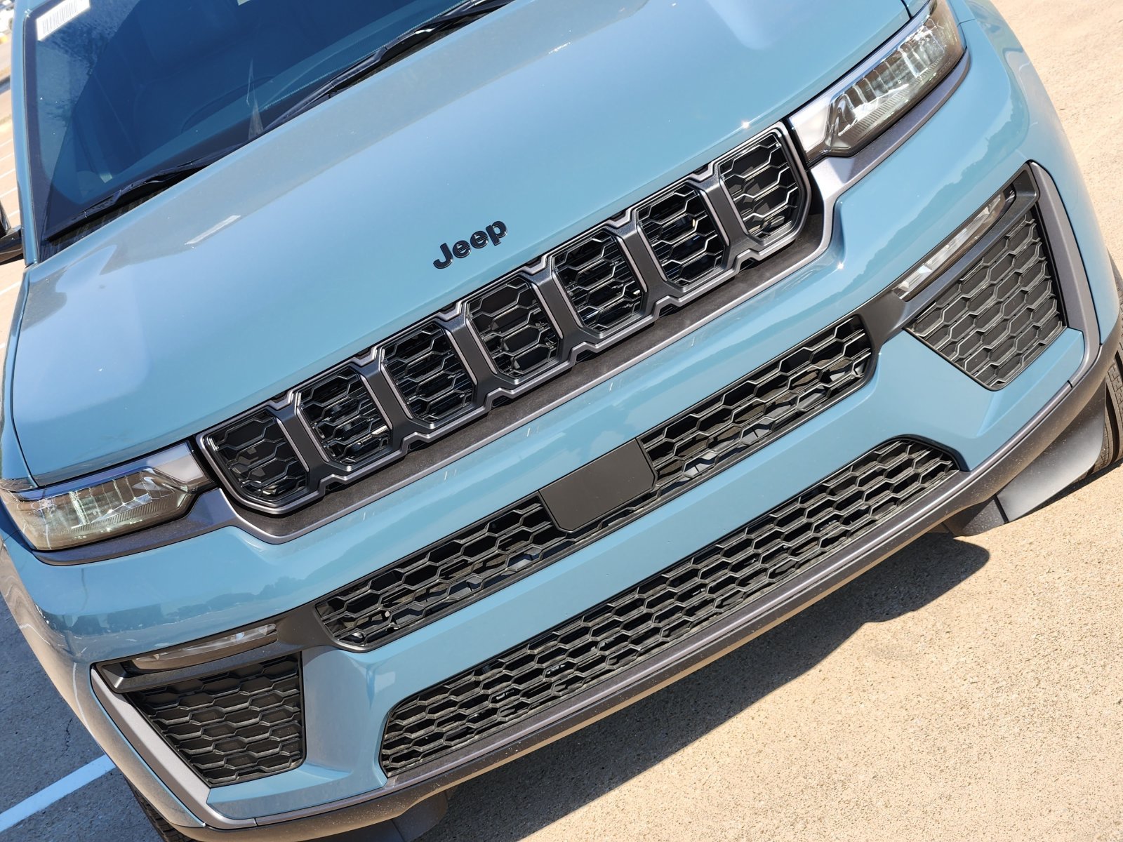 New 2027 Jeep Grand Cherokee Limited w/ Limited Altitude Package AWD/4WD image 14