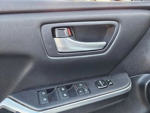 Used 2015 Toyota Camry SE image 11