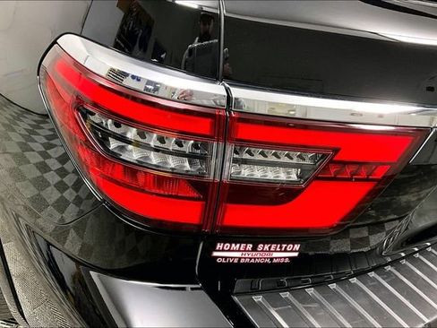 Used 2024 Nissan Armada Platinum w/ Cargo Package image 30