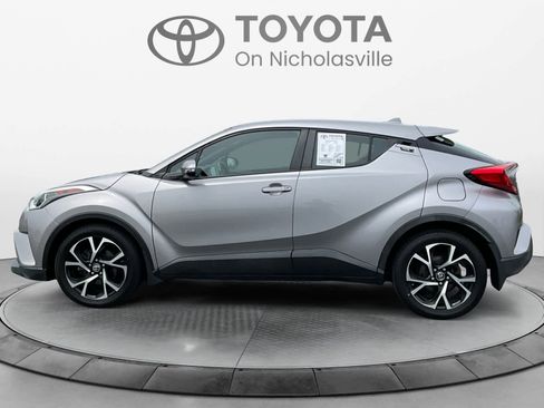 Used 2018 Toyota C-HR XLE FWD image 3