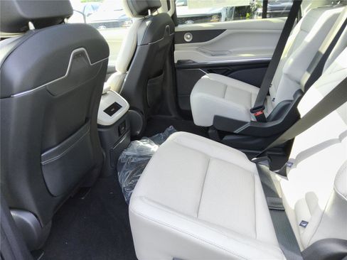 New 2026 Lincoln Navigator L Reserve AWD/4WD image 22