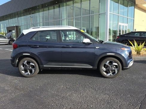 Used 2026 Hyundai Venue SEL image 18