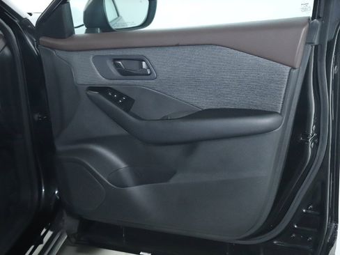 Used 2023 Nissan Rogue S image 33