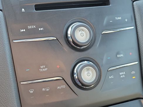 Used 2018 Ford Taurus SEL w/ Equipment Group 201A FWD image 30