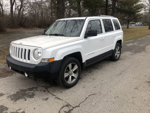 Used 2017 Jeep Patriot High Altitude image 2