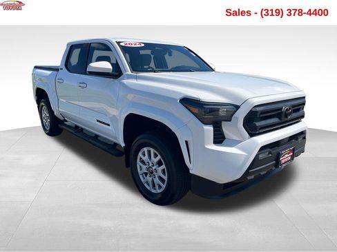 Used 2024 Toyota Tacoma SR5 AWD/4WD image 9