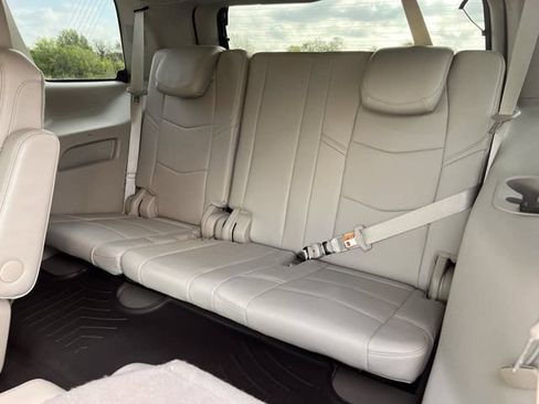 Used 2020 Cadillac Escalade Premium Luxury RWD image 28