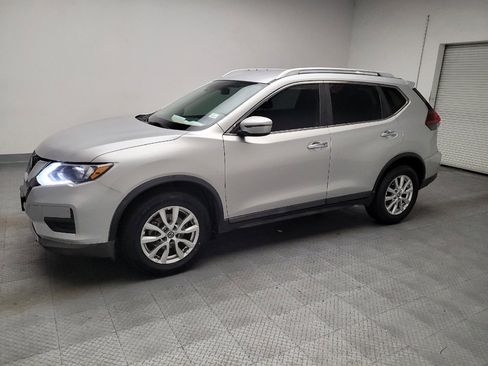 Used 2019 Nissan Rogue SV FWD image 2