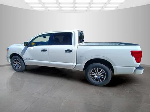Used 2024 Nissan Titan SV AWD/4WD image 8