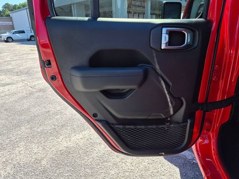 Used 2025 Jeep Wrangler Unlimited Sport AWD/4WD image 24