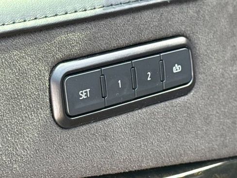 Used 2019 Cadillac Escalade ESV Platinum AWD/4WD image 23