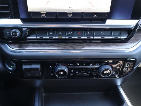 Used 2024 Chevrolet Silverado 1500 LT Trail Boss w/ Convenience Package II AWD/4WD image 29