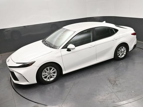 Used 2025 Toyota Camry LE FWD image 20