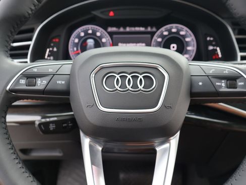 Used 2019 Audi Q8 Prestige w/ Luxury Package AWD/4WD image 20