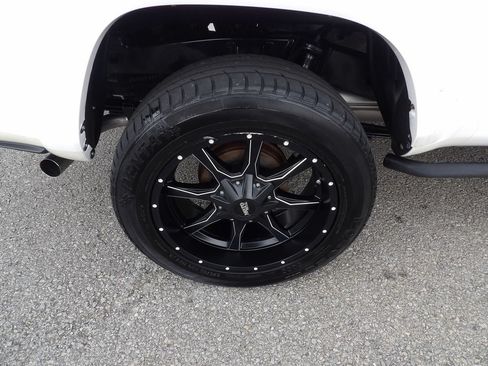 Used 2016 Toyota Tacoma SR5 w/ SR5 Appearance Package (SN) AWD/4WD image 50