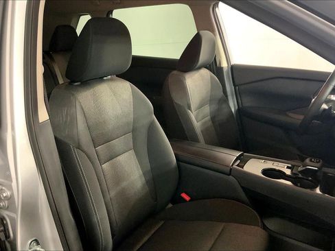 Used 2025 Nissan Rogue SV image 7