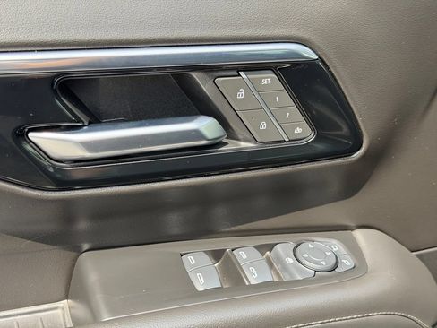 Used 2025 Chevrolet Suburban LT AWD/4WD image 24