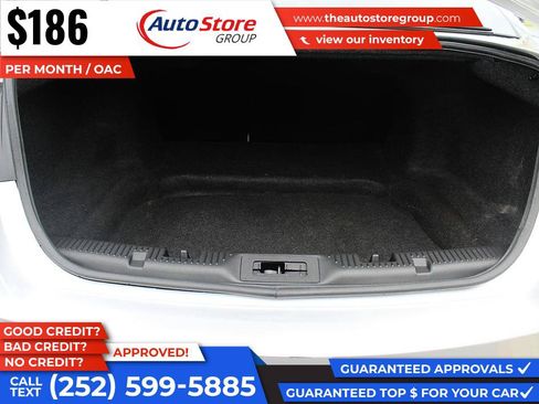 Used 2017 Ford Taurus SEL FWD image 10