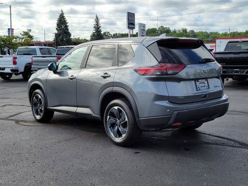 Used 2024 Nissan Rogue SV AWD/4WD image 3