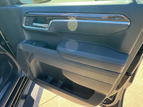 Used 2025 Chevrolet Silverado 1500 LT image 19