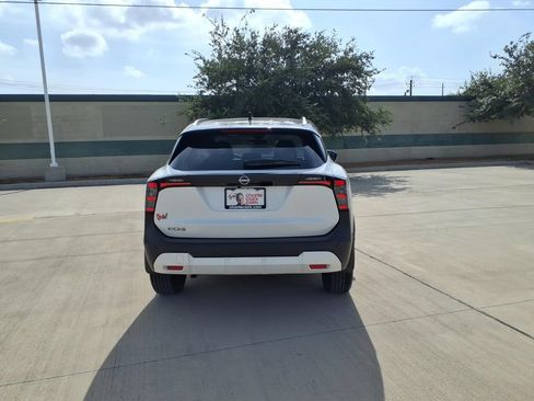 Used 2026 Nissan Kicks SV FWD image 4