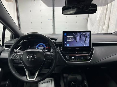 Used 2025 Toyota Corolla SE w/ SE Premium Package image 16
