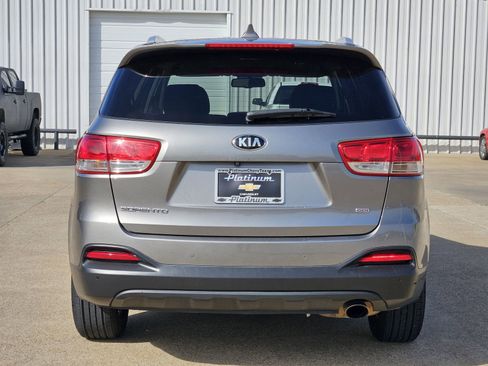 Used 2018 Kia Sorento LX image 8
