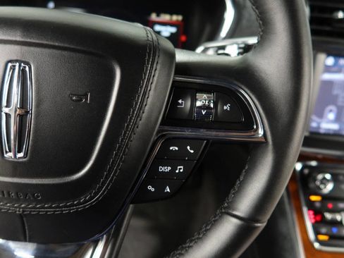 Used 2020 Lincoln Continental w/ Premium Package FWD image 34